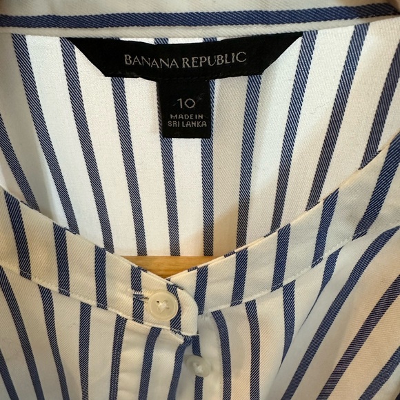 *NWOT* BANANA REPUBLIC Riley-Fit Ruffle V-Bib Buttondown Shirt, Blue Stripe — 10 - Picture 4 of 8